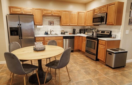 Draper Condo | New! Paragliding Paradise | Hot Tub | Grill | View