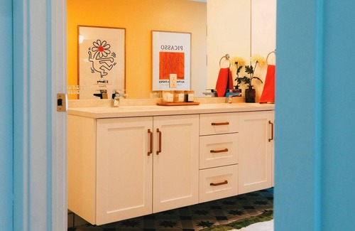 Downtown Halifax Bed & Breakfast | NEW Pause Penthouse Lofts -Downtown- Free Parking