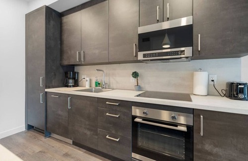 Niagara Falls Apartment | New+ Peaceful 2BR Family Retreat | 7 Mins To Falls