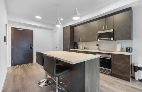 Niagara Falls Apartment | New+ Peaceful 2BR Family Retreat | 7 Mins To Falls