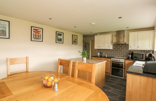 Penybont Cottage | NEW PENY, pet friendly, with hot tub in Llandrindod Wells