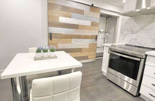 Fairbank Apartment | New Private Entrance Bright Boutique 1 Bedroom Designer Suite