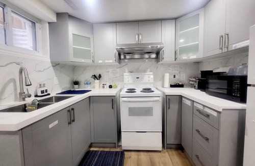 Fairview Apartment | New Private Spacious & Modern Apartment near Square One and Downtown Mississauga