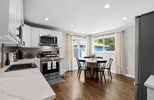 Drayton Plains House | New! Private Lakefront Retreat [3BR/2BA] Game Room