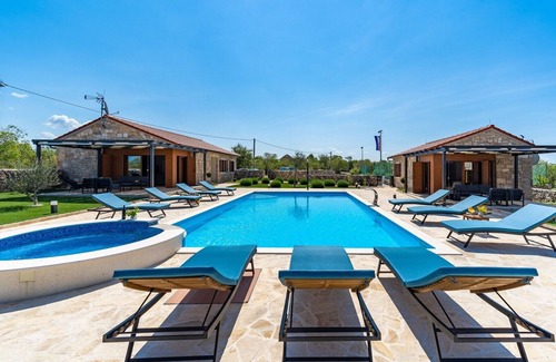 Oklaj Villa | New! Promina luxury villa with 72sqm Heated Pool, Jacuzzi, Infrared Sauna, Tennis court, Media room
