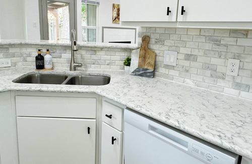 Anderson Mill West House | New Relax Modern Luxury 3BR2Bath Home Sleeps 10, close to Lake Travis and Domain