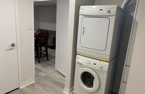 Richmond Hill House | New Renovated 1 bedroom apartment basement