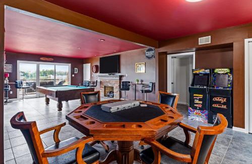 Utica House | New Renovated 5BD Home with Hot Tub Sauna & Game Rm