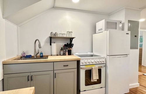 Southwest Harbor Apartment | New Renovated 2BR APT in Downtown SWH! [Moonwake]