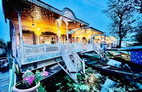 Dal Lake Hotel | New Sea Palace Houseboats
