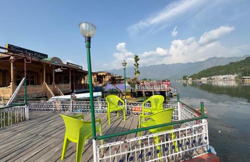 Dal Lake Hotel | New Sea Palace Houseboats