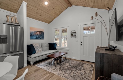 Pacific Beach House | New* Seabrook's Sara Sea, hot tub and fully-fenced yard