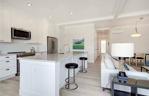 Seabrook House | New* Seabrook's Serendipity, a family-friendly loft right in Town Center!