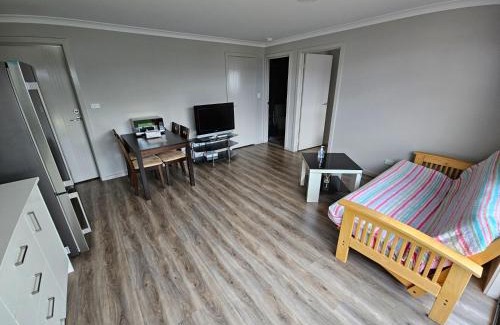 Googong Apartment | New self-contained one bedroom within a house