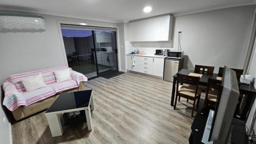 Googong Apartment | New self-contained one bedroom within a house