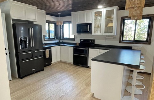 Moorcroft House | New Solar Powered Home on Cozy Pine Ridge