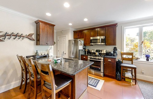Pond Cove House | New South Portland Cottage, 10 Minutes to Downtown, Great for Entertaining