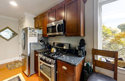 Pond Cove House | New South Portland Cottage, 10 Minutes to Downtown, Great for Entertaining
