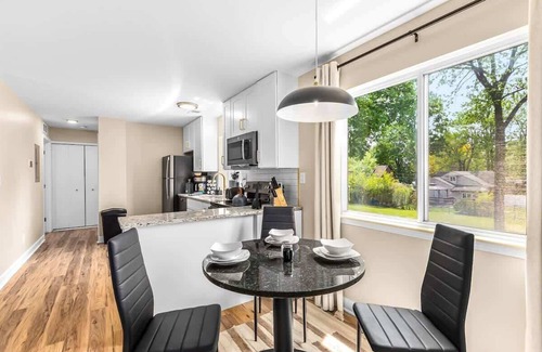 Roseville Apartment | New! Spacious 1BR King Suite, Prime Location