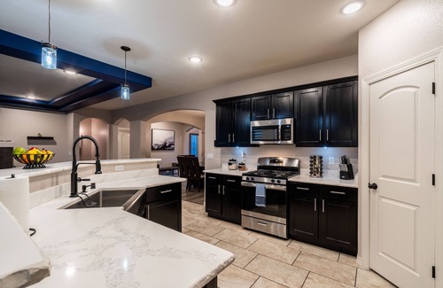 El Paso House | * New Spacious 4 BED 3bath Home W/Beautiful Yard/Fire Pit/Grill/Gym/PingPong*
