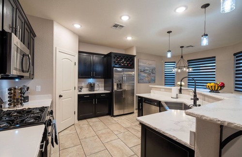 El Paso House | * New Spacious 4 BED 3bath Home W/Beautiful Yard/Fire Pit/Grill/Gym/PingPong*