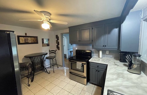 Windsor House | NEW: Spacious & Convenient Hideaway!Centrally located & 10 min from airport!