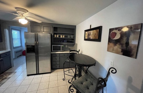 Windsor House | NEW: Spacious & Convenient Hideaway!Centrally located & 10 min from airport!
