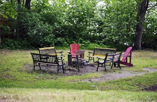 Dongola Ski Chalet | New Spacious Lakefront Family Cottage w/BBQ & Toys