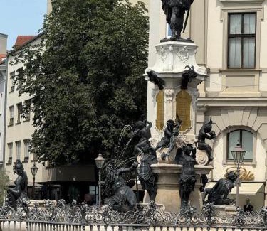 Innenstadt - Sankt Ulrich-Dom Apartment | New spacious luxury apartment at Rathaushausplatz