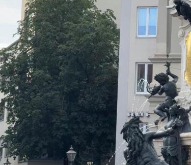 Innenstadt - Sankt Ulrich-Dom Apartment | New spacious luxury apartment at Rathaushausplatz