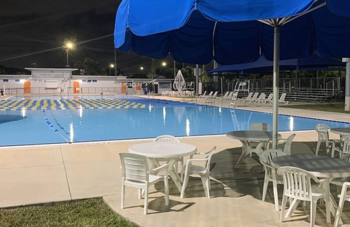 North Miami Beach Apartment | NEW STAR 1/Fantastic Place & family oriented located mns away from the beaches.