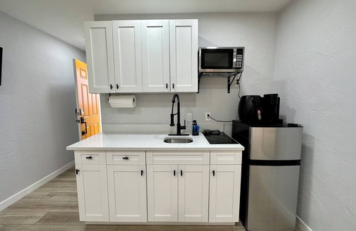 Old Southeast Apartment | NEW Studio! 5 Minutes from Downtown & 3 from USF
