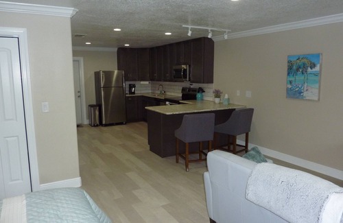 Melbourne Apartment | New Studio Apartment.Free internet.Privacy, Close to the Mall.