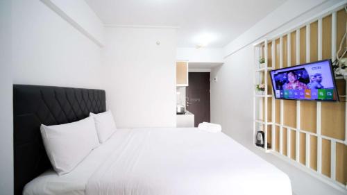 Sidoarjo Apartment | New Studio Apartment with Strategic Location at Suncity Residence By Travelio