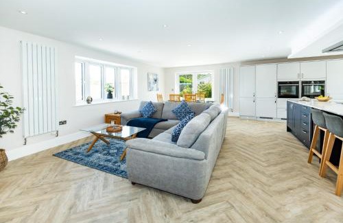 St Leonards House | NEW! Stunning & Modern 5 bedroom home with Parking & Garden - Excellent Location!