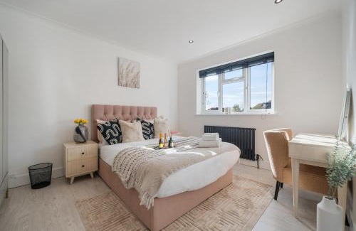 Finchley Church End Apartment | New Stunning Modern 2 Bedroom Apartment in Mill Hill next to Train Station!
