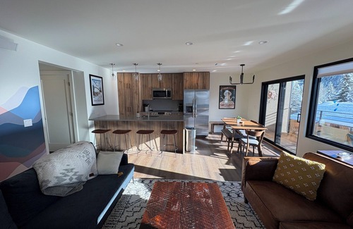 Warm Springs Condo | New & Stylish 2 bedroom condo with great views. Close to downtown & ski lifts