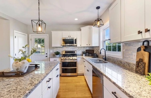 South Portland House | New: Stylish 4BR Retreat, Dog-Friendly Comfort, Close to Portland & Beaches