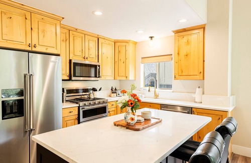 Park City House | *new* Summer at SunPeak - Hiking, Lounging, Park City Luxury Living