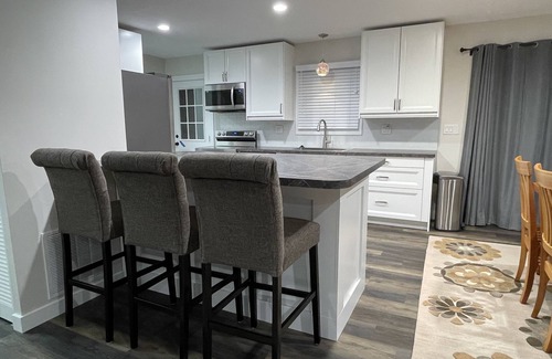 Mentor-on-the-Lake House | NEW, Super Comfortable Ranch!