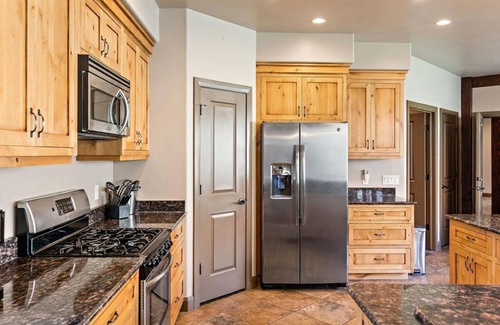 Zion National Park South Entrance Villa | New Swimming pool! Private Family Home - Closest Villa to Zion National park!