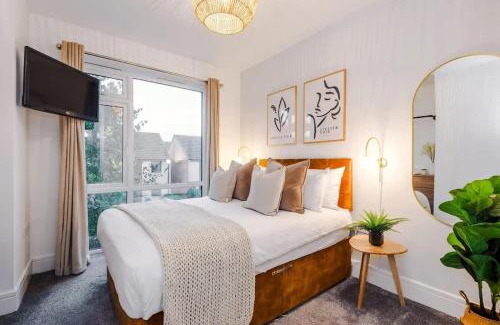 Hanley House | NEW Terracotta House - Fabulous 3 Bedroom House in Stoke-on-Trent