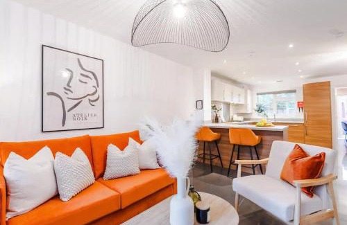 Hanley House | NEW Terracotta House - Fabulous 3 Bedroom House in Stoke-on-Trent