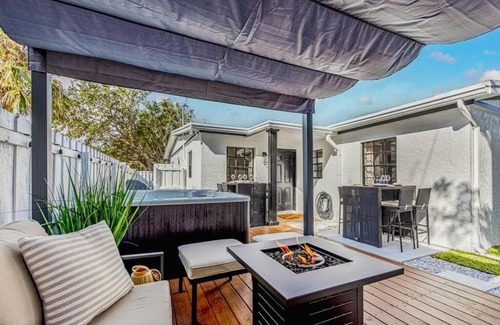 Jupiter House | * NEW* The Bungalow Jupiter! - Moremoments Rentals