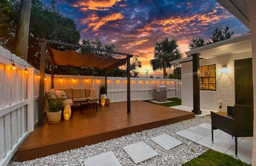 Jupiter House | * NEW* The Bungalow Jupiter! - Moremoments Rentals