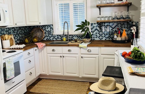 Spanish Wells House | 🩵NEW TO VRBO💛Luxury Cottage💜Double kayak, beach snorkel gear! Outdoor shower! 🏝️🇧🇸
