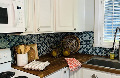 Spanish Wells House | 🩵NEW TO VRBO💛Luxury Cottage💜Double kayak, beach snorkel gear! Outdoor shower! 🏝️🇧🇸