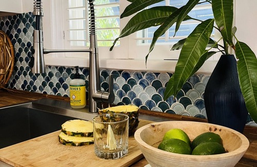 Spanish Wells House | 🩵NEW TO VRBO💛Luxury Cottage💜Double kayak, beach snorkel gear! Outdoor shower! 🏝️🇧🇸