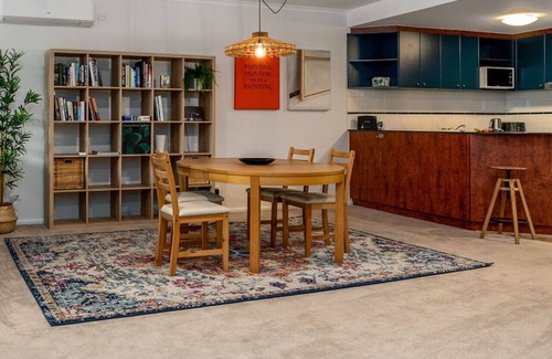 Griffith Apartment | New to VRBO: Vibrant 2BR Apt | 500m to Manuka/Kingston!