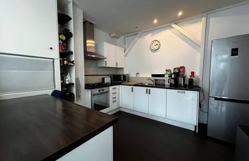 Delft Bed & Breakfast | New TU Delft 5min City Large Kitchen room Cleo